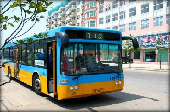2004 - Low-floor air-conditioned bus