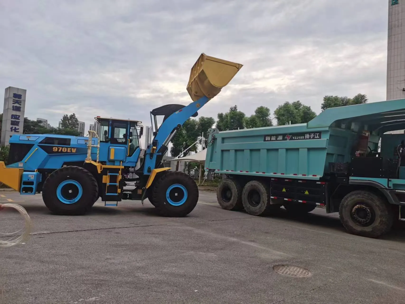 Electric Mining Truck with Loader